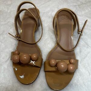 Tory Burch Patent Leather Bubble Sandals in Tan